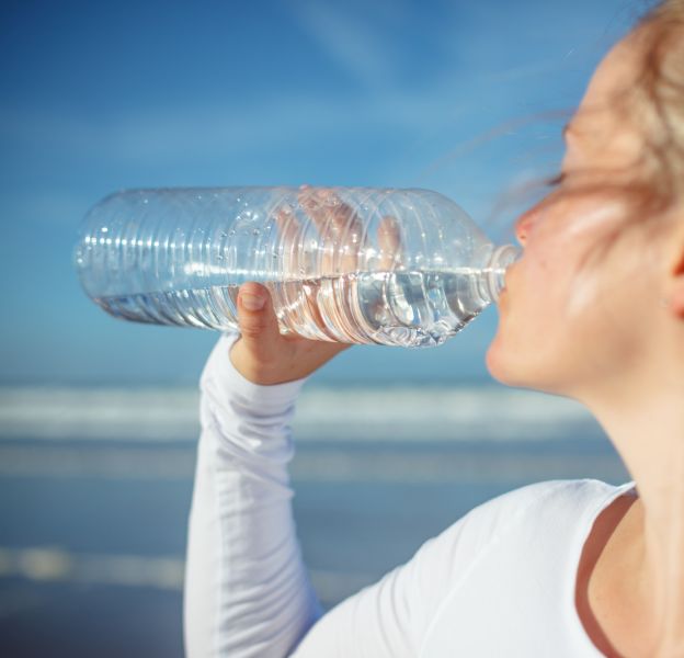 microsplatiques eau en bouteille